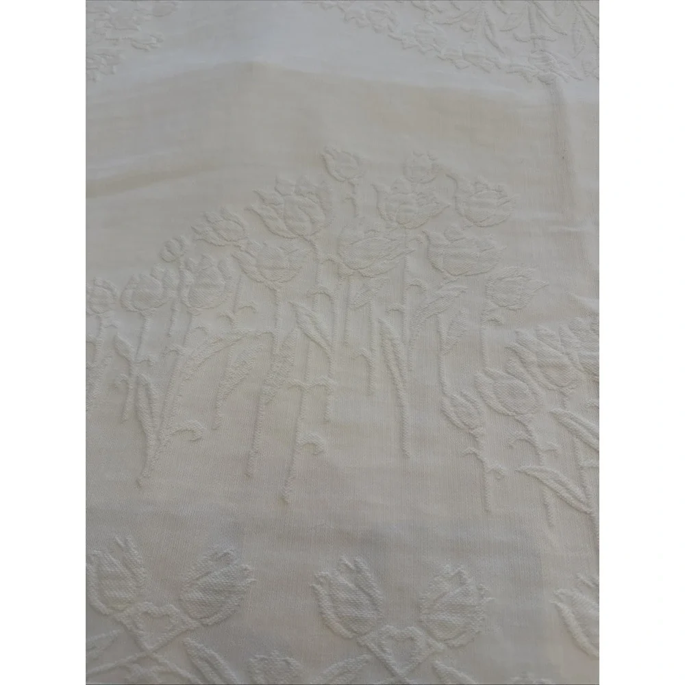 Stunning vintage Cloth tablecloth embossed With Tulips‎ No Stains 6ft X 6ft